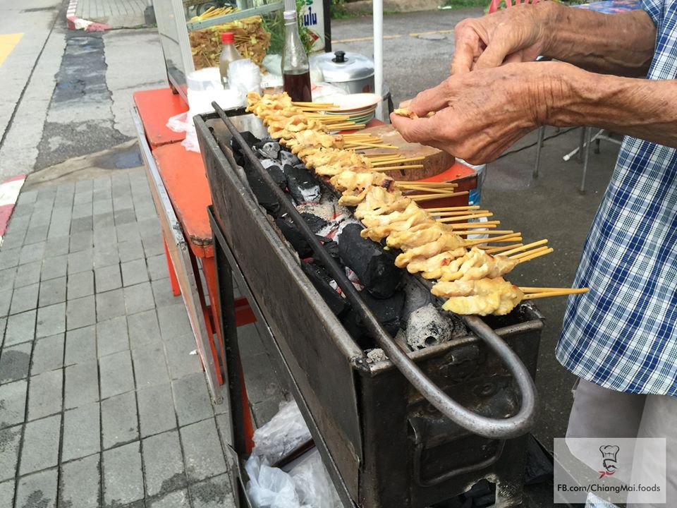 แนะนำหมูสะเต๊ะพิชัย เชียงใหม่ ตรงตลาดอนุสาร